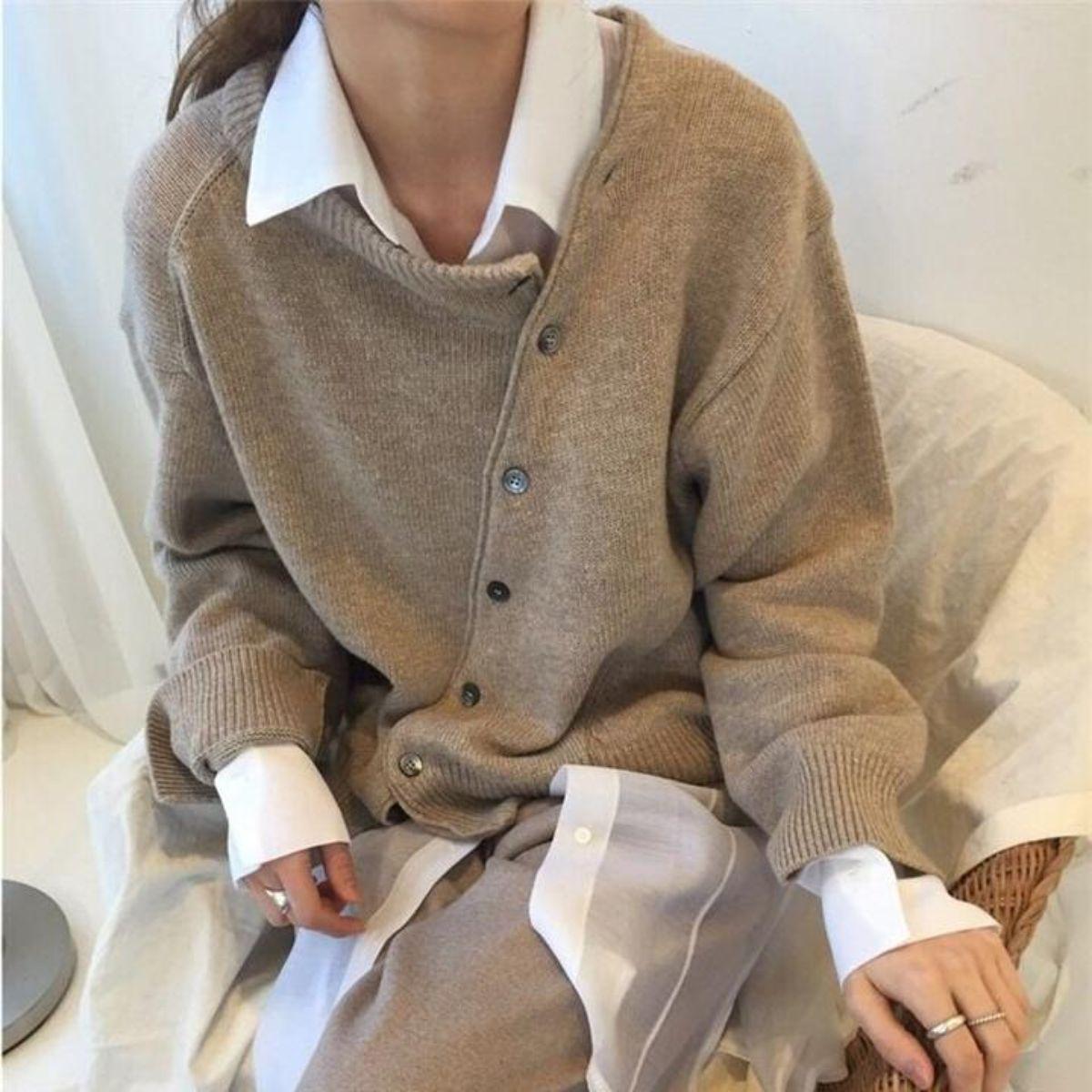 Alecia | Klassische Strickjacke mit Knöpfen